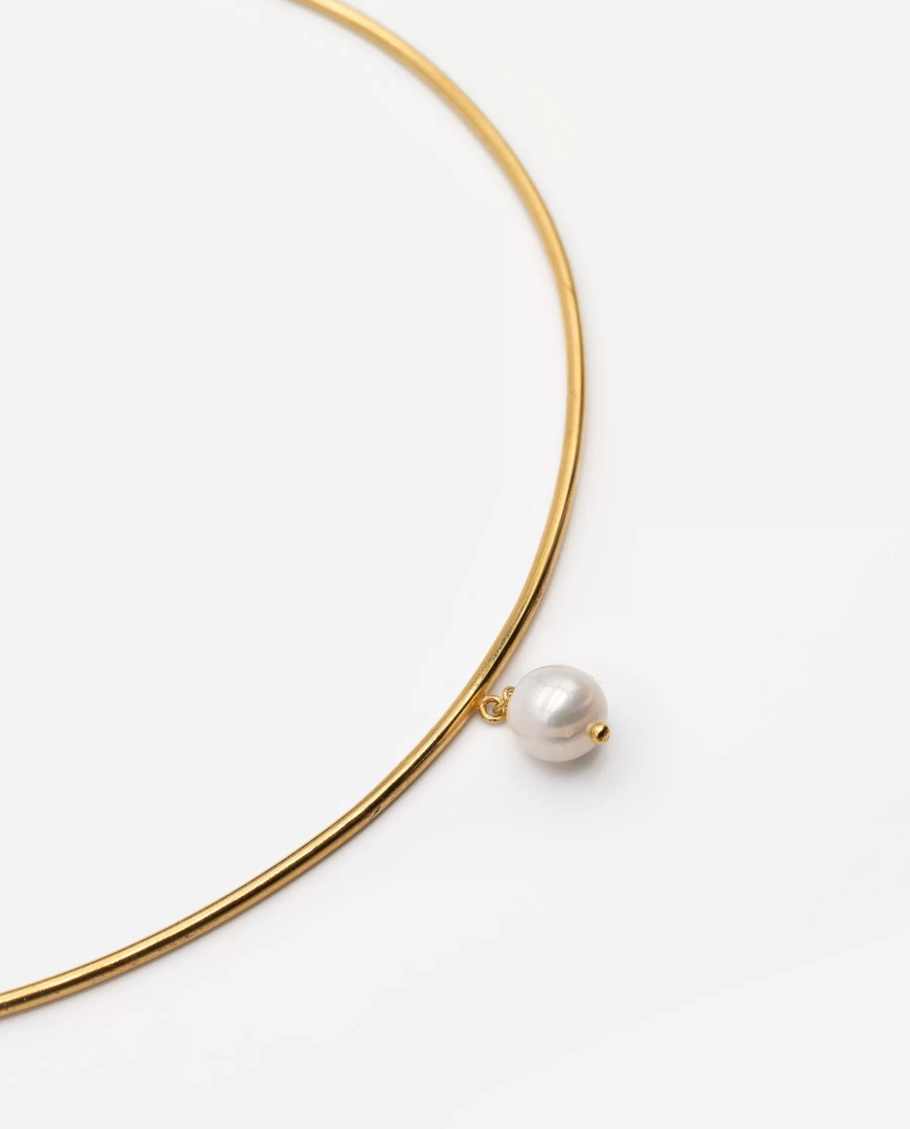 THE-ARE CHOKER SINGLE PEARL · BAÑO ORO* Collares